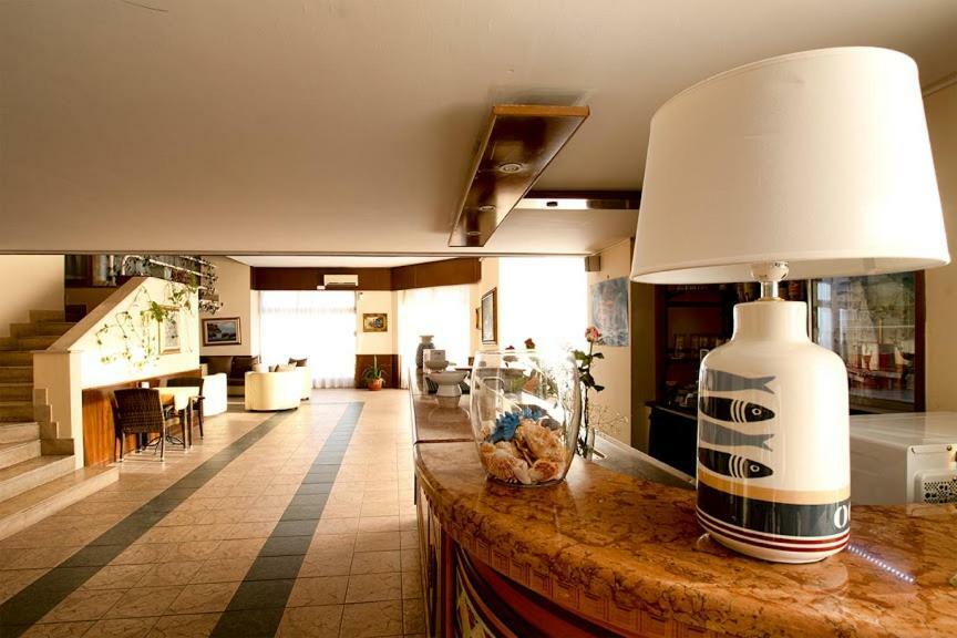 Hotel Scacciapensieri Nettuno Buitenkant foto