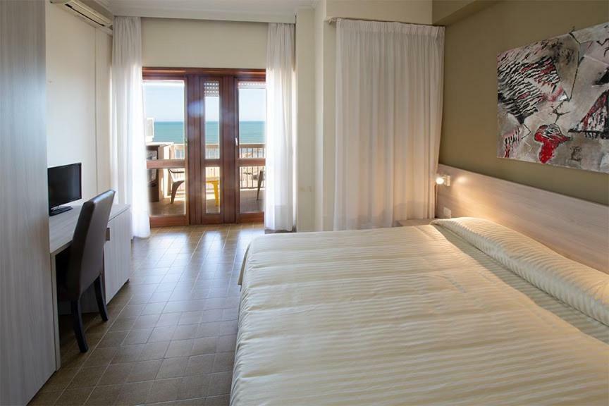 Hotel Scacciapensieri Nettuno Buitenkant foto